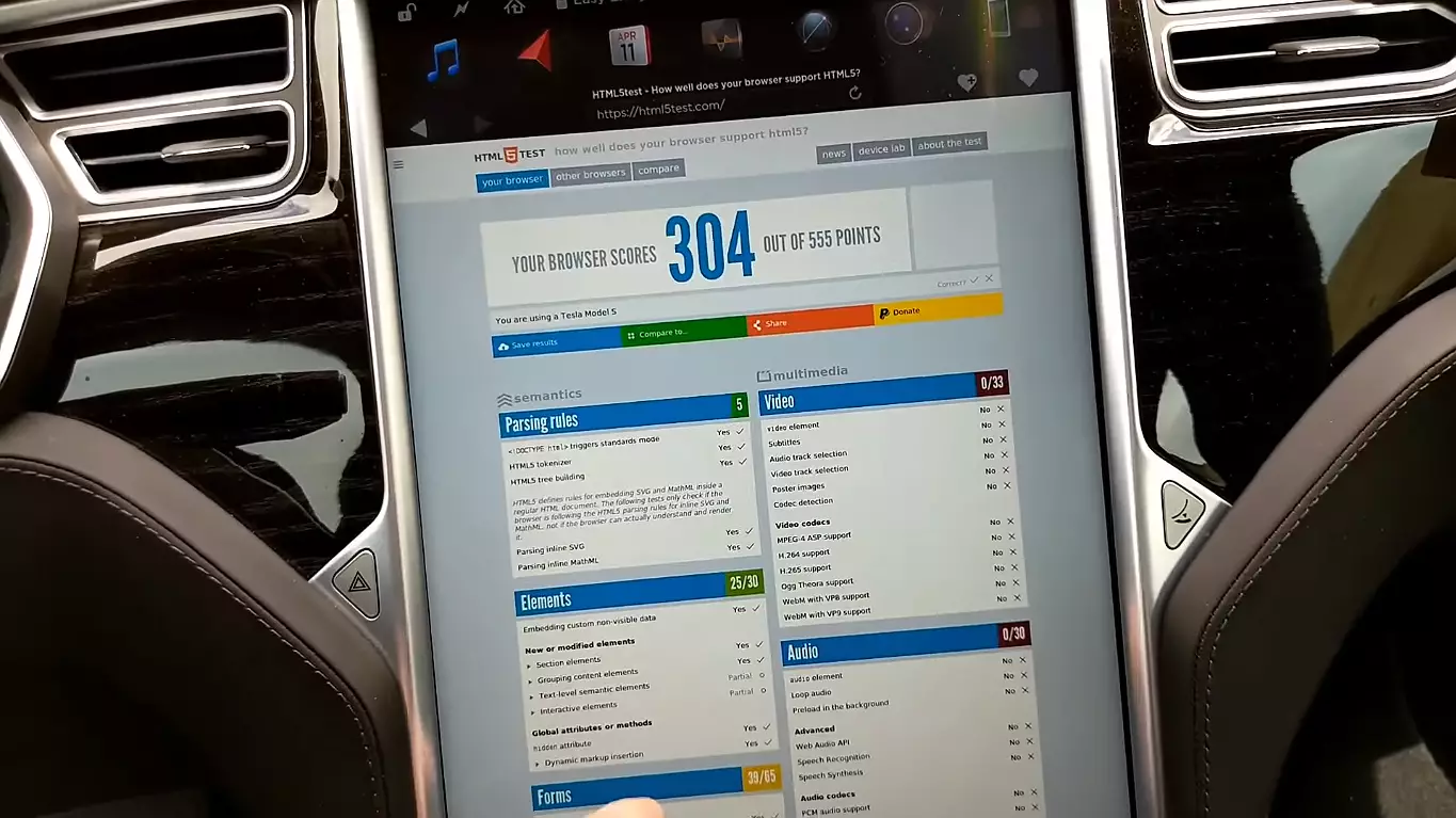 Водители жалуются на встроенный в Tesla браузер