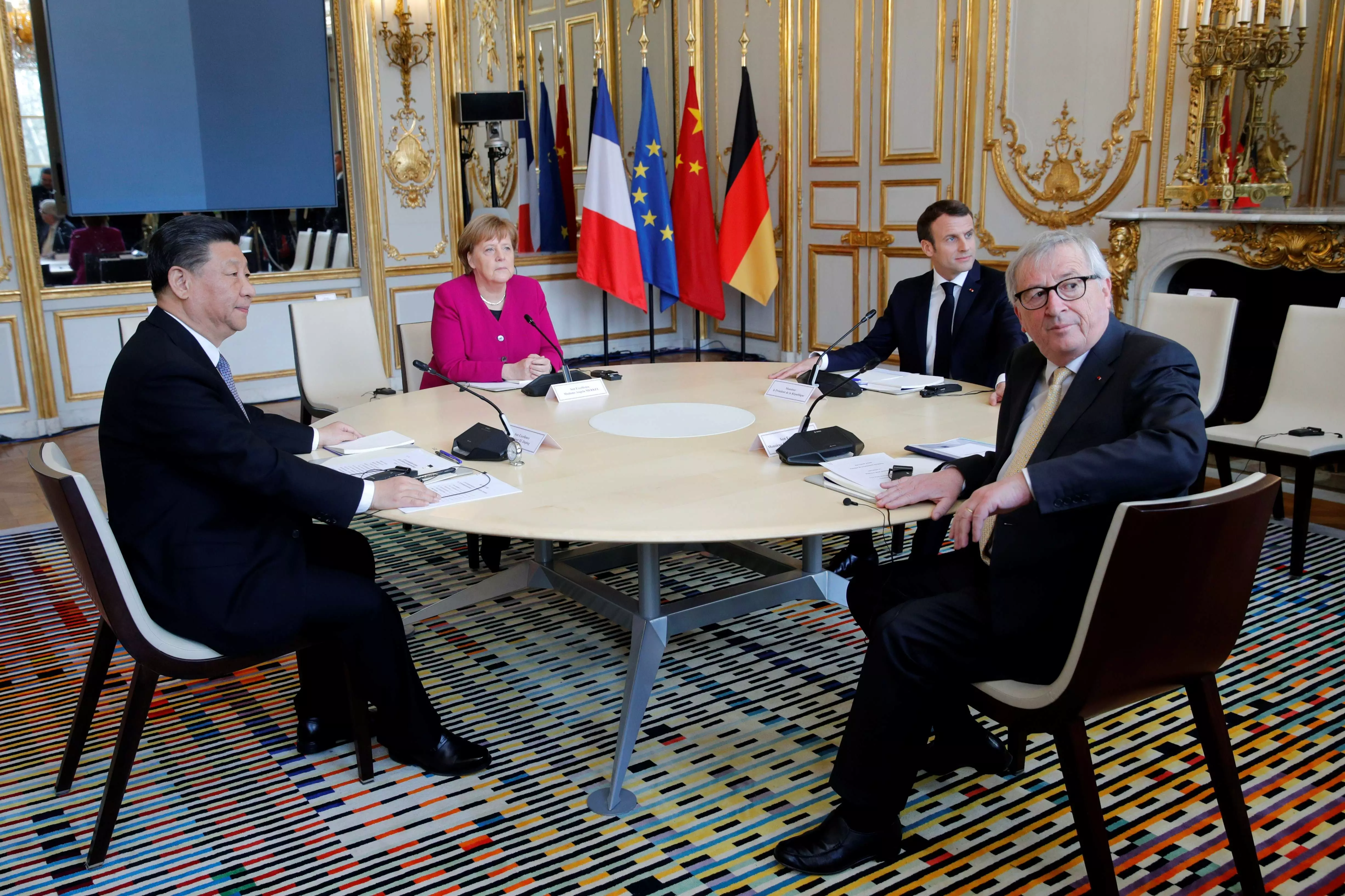 Слева направо: Си Цзиньпин, Ангела Меркель, Эммануэль Макрон и Жан-Клод Юнкер в Париже