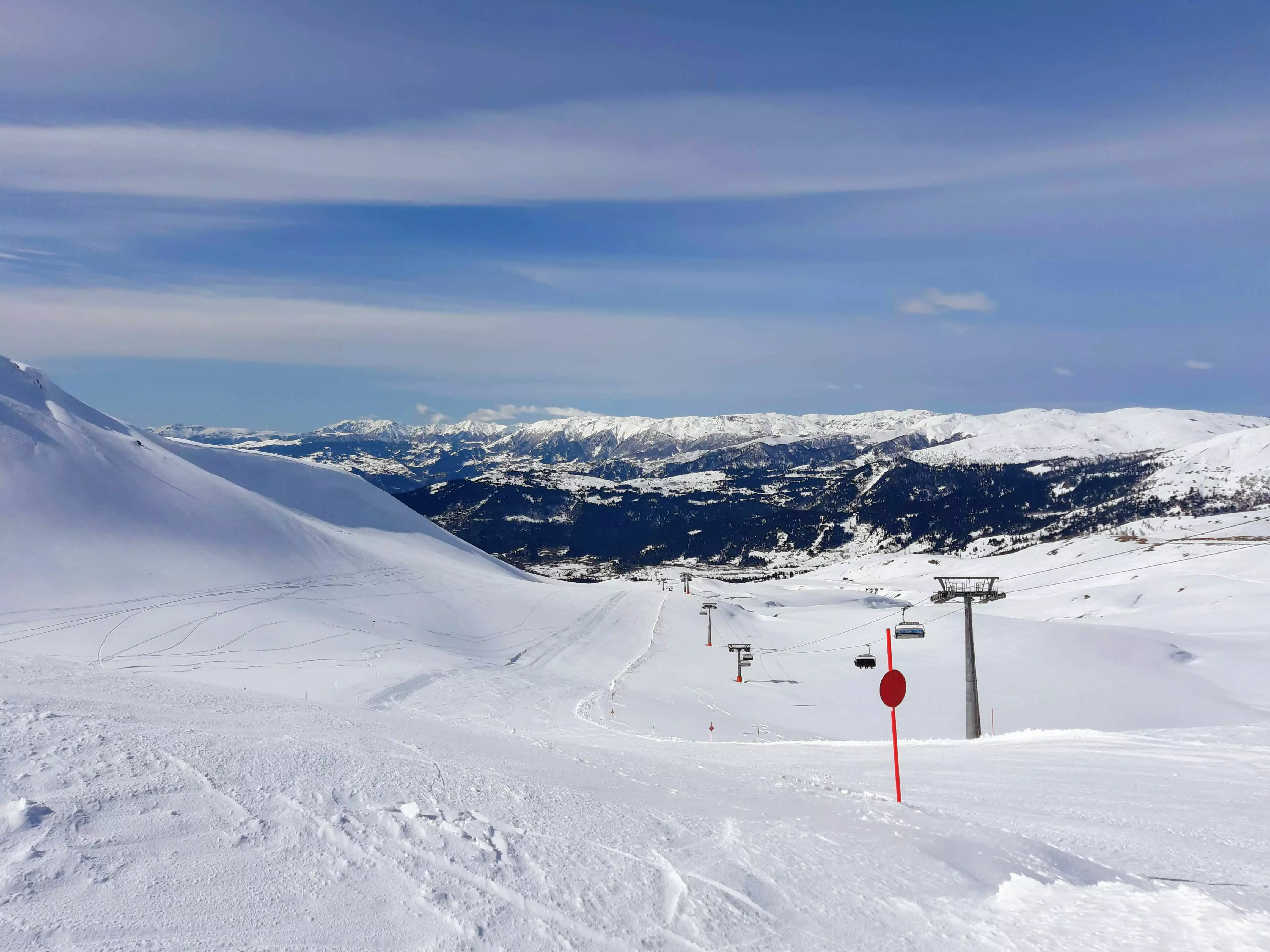 Общая протяженность лыжных трасс на курорте — 8 км