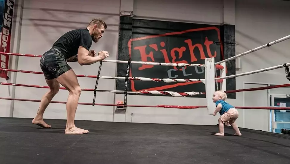 Макгрегор в ринге против своего сына