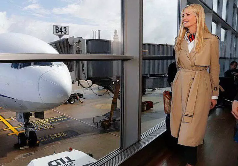 Иванка Трамп в  ожидании рейса