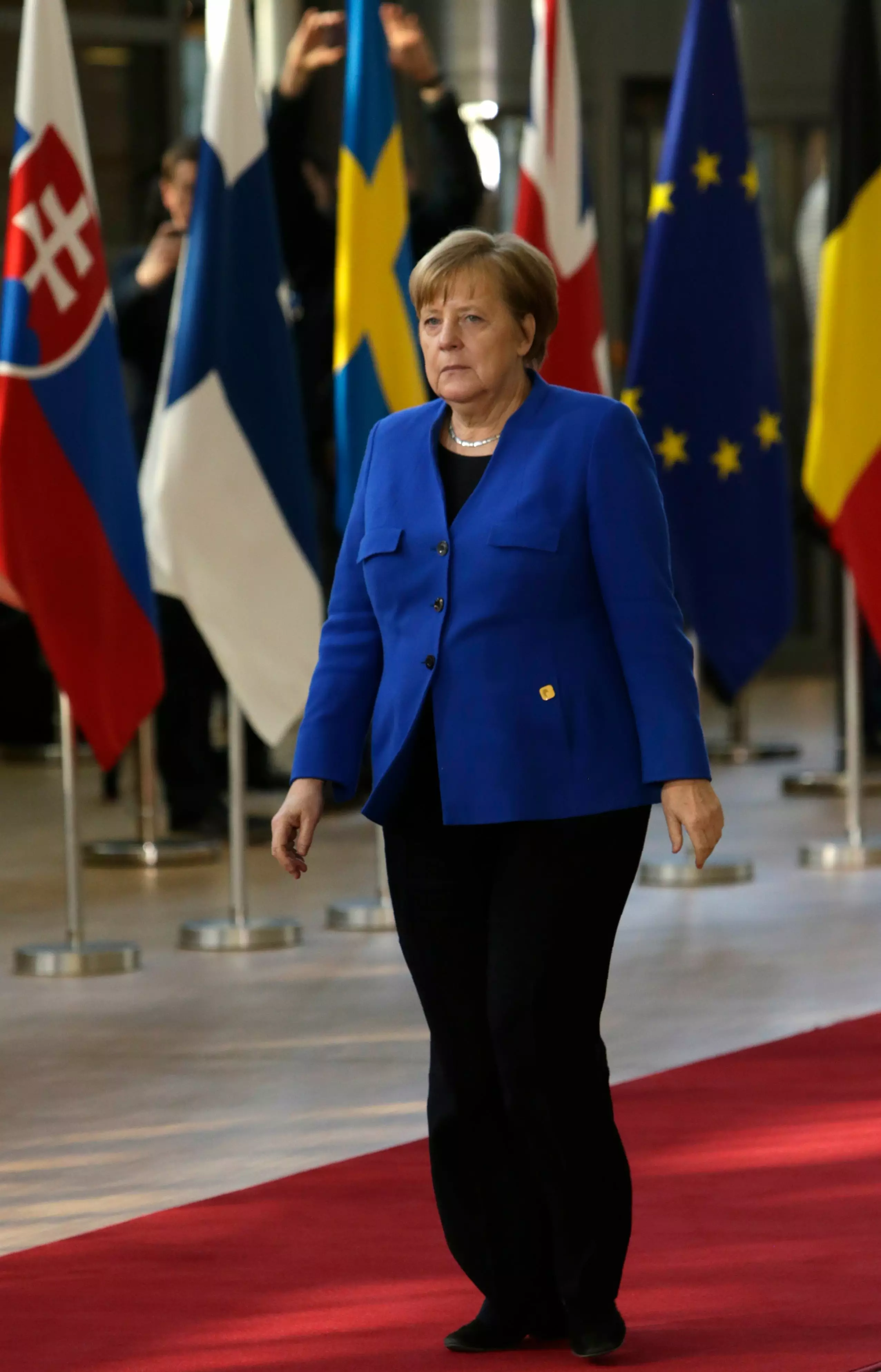 Ангела Меркель в синем пиджаке с классическими брюками