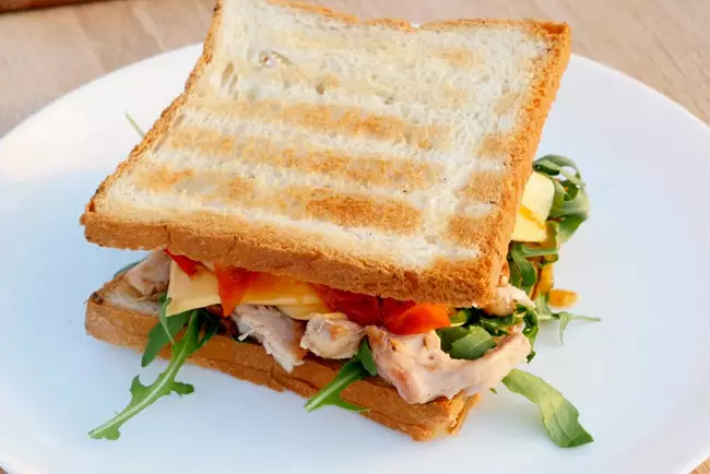 Для нерешительных Раков – сэндвич с курицей