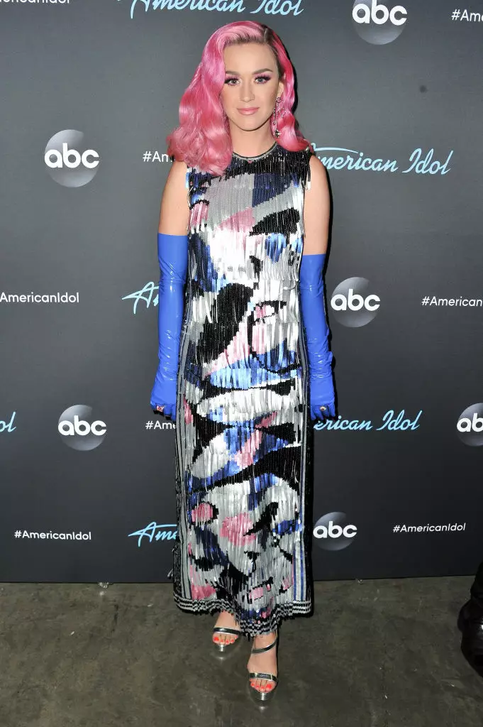 Кэти Перри в красочном платье Emilio Pucci