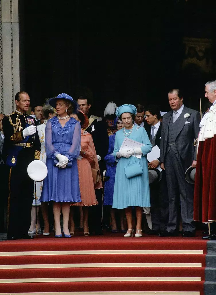 Королева Елизавета II на свадьбе сына