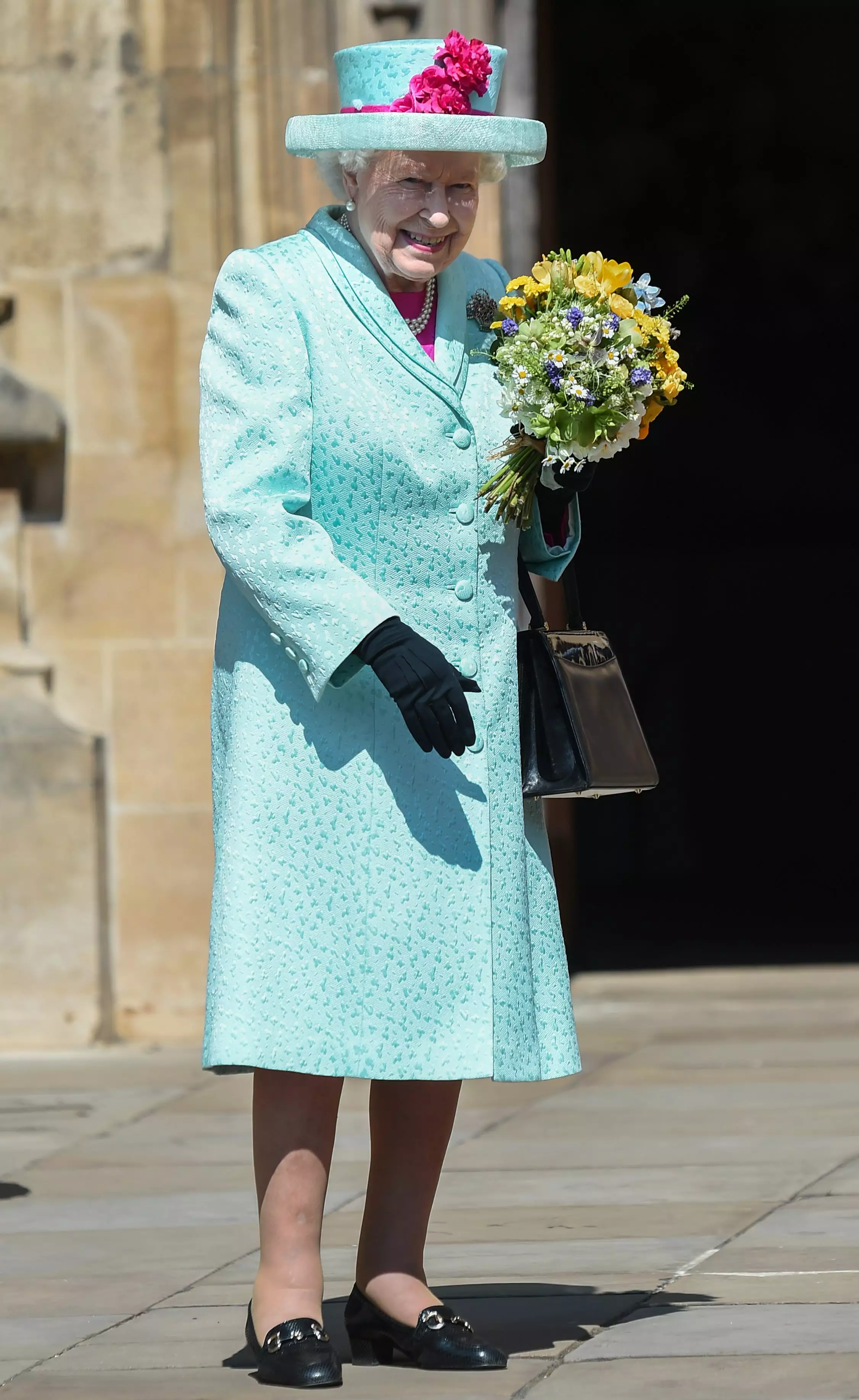 Праздничный образ королевы Елизаветы II от Alexander McQueen