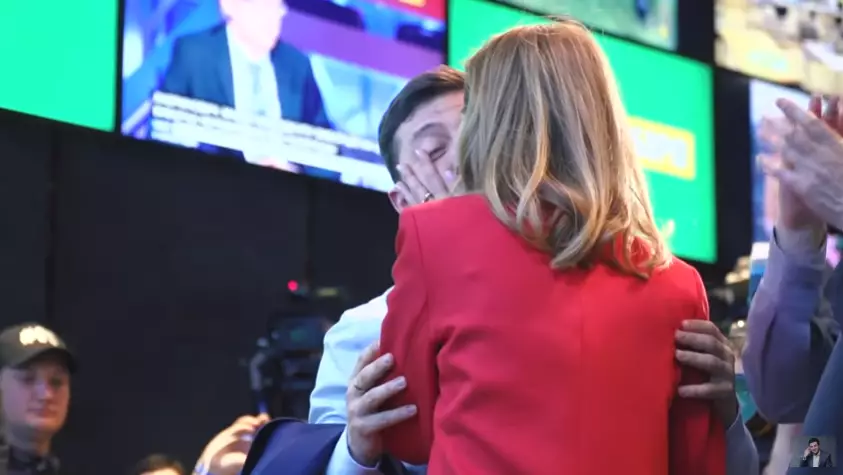 Поцелуй Владимира и Елены Зеленских