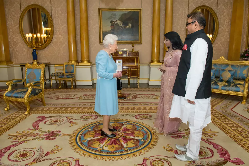 Британская королева  Елизавета II устроила прием в Букингемском дворце