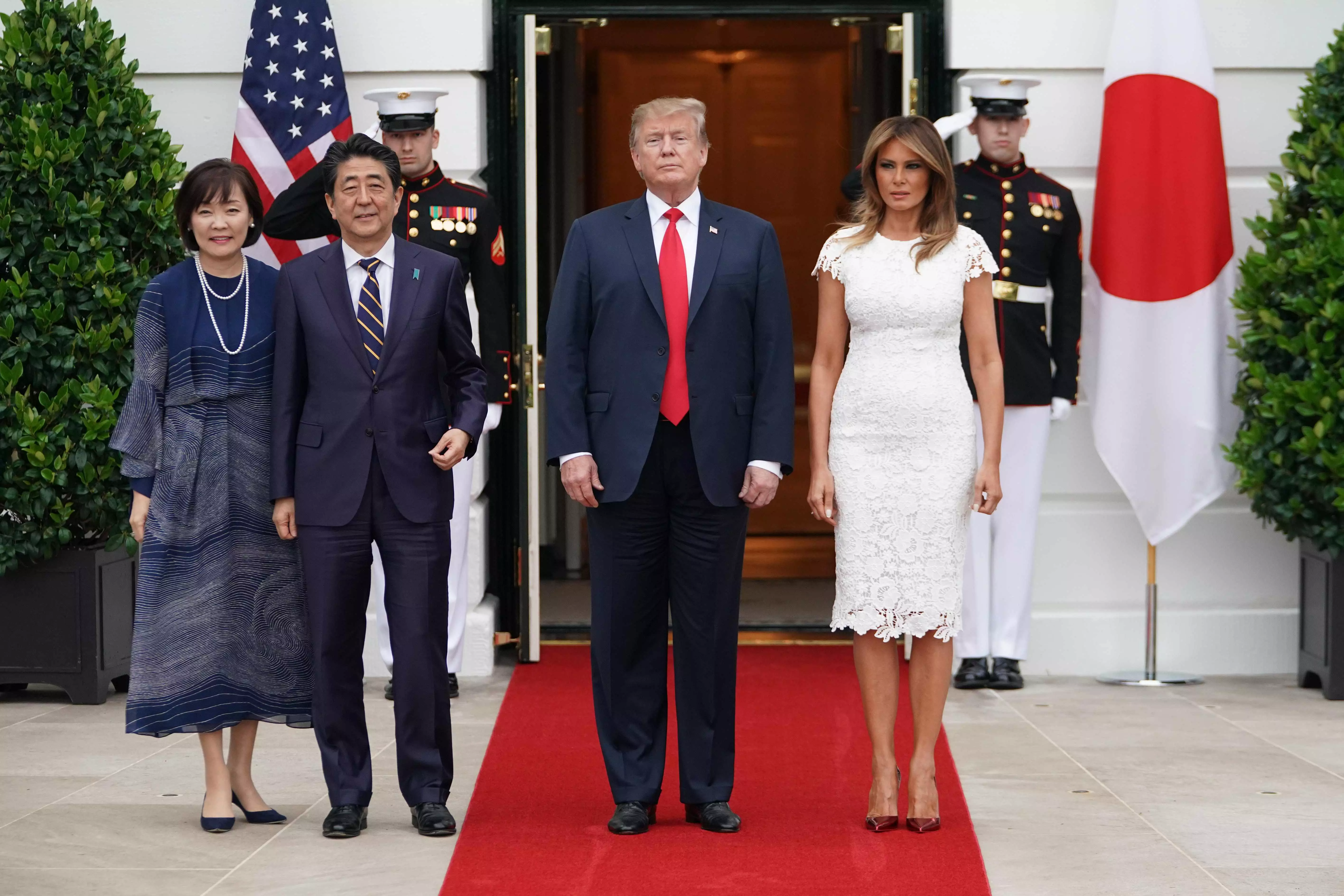 Мелания и Дональд Трамп с японскими гостями