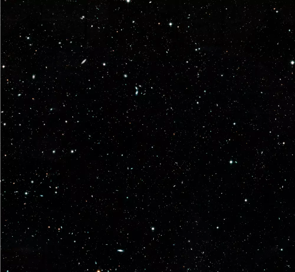 Поле наследия Хаббла – самое масштабное изображение Вселенной
