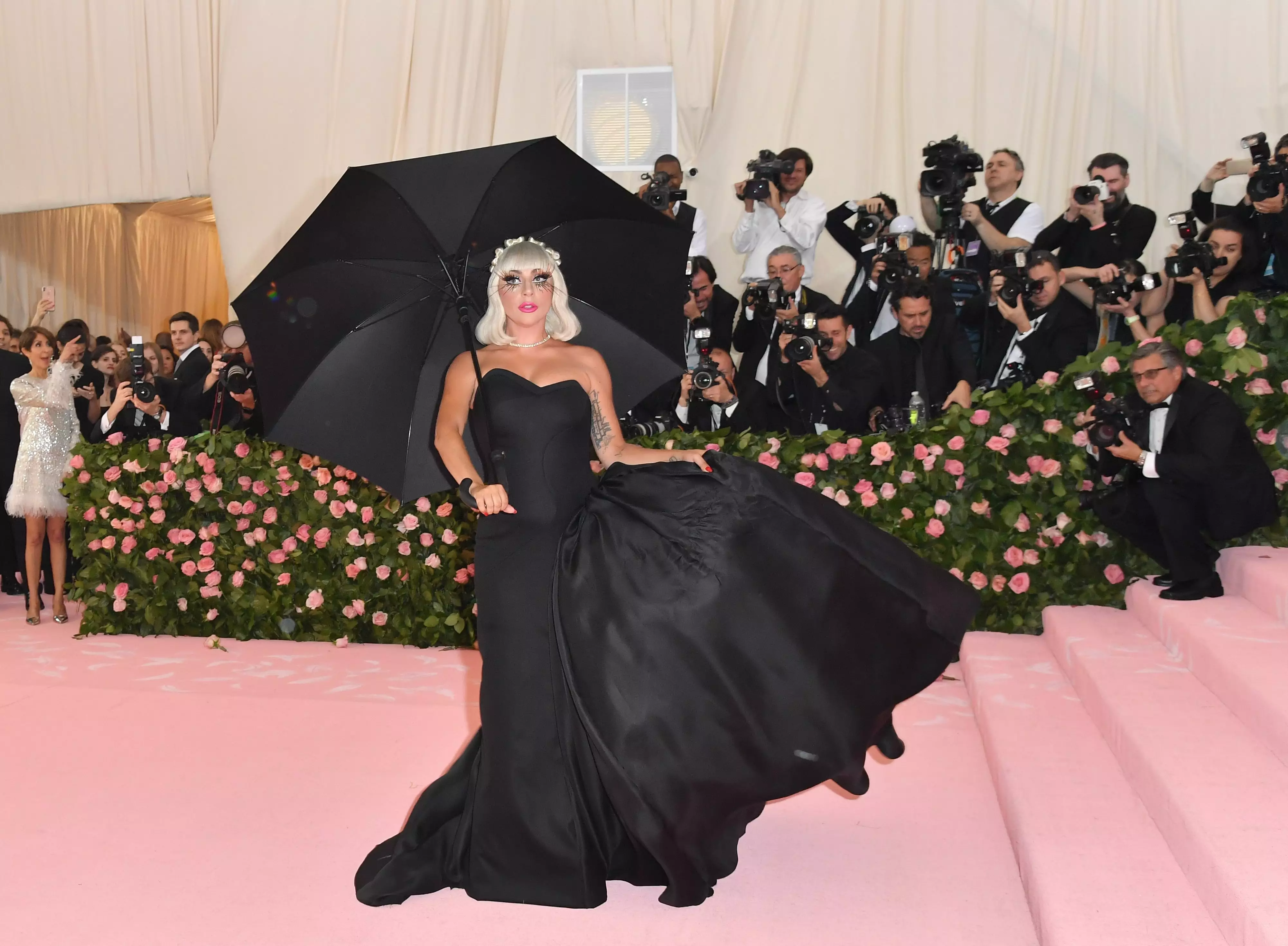 Леди Гага в платье Brandon Maxwell и украшениях Tiffany & Co.