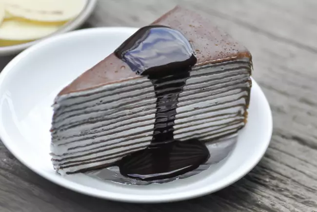 Шоколадный блинный торт с заварным кремом на сковороде | Кулинарный блог Галины Кундиус | Дзен