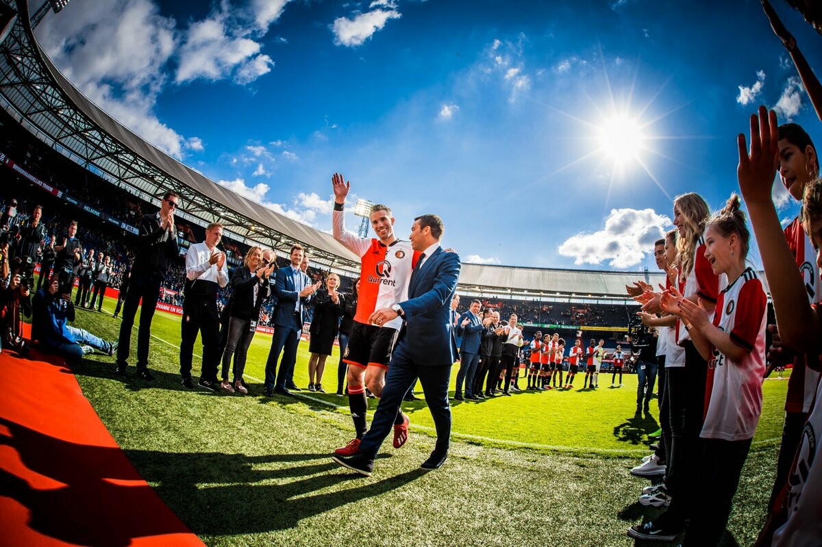 Робин ван Перси завершил карьеру - видео прощального матча голландского  футболиста - Новости футбола | Футбол Сегодня