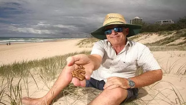 Австралиец нашел золото во время прогулки