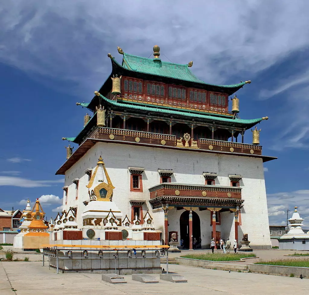 Храм Гандан в Улан-Баторе