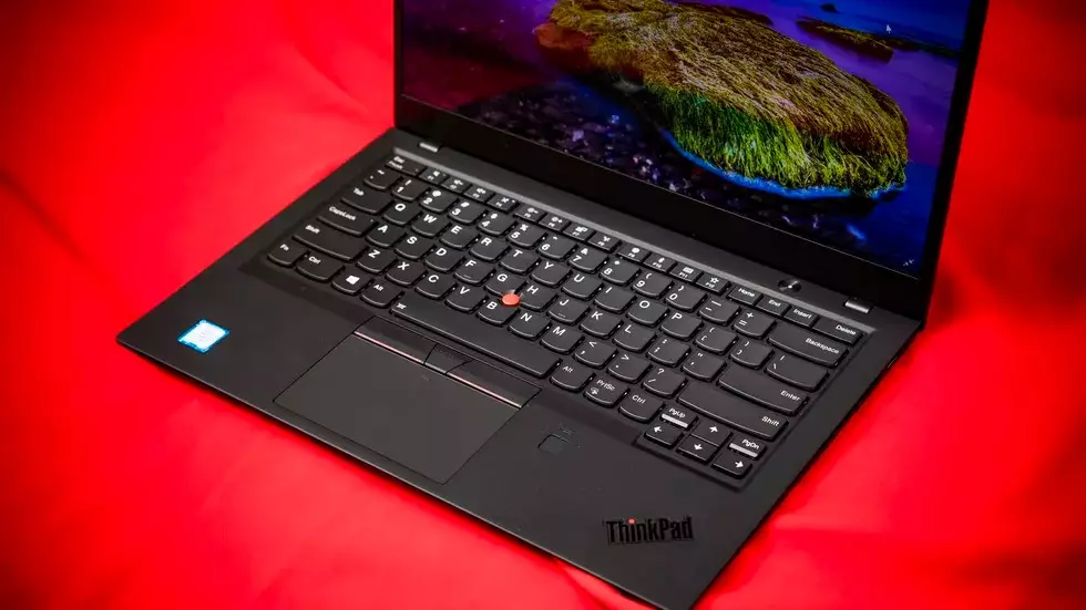 Lenovo ThinkPad X1 Carbon – на вершине рейтинга с показателем в 15 часов автономной работы