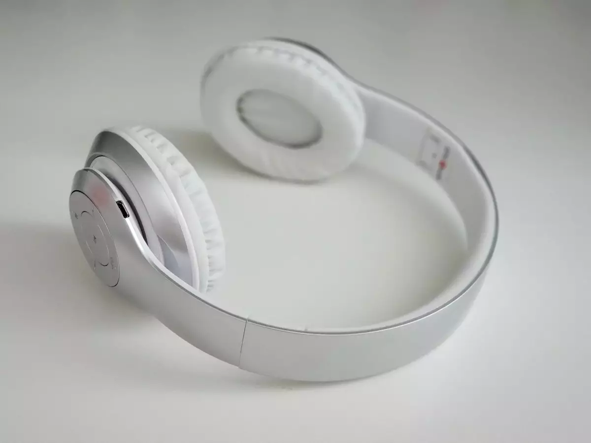 Матеріали корпусу GMB Audio Milano – білий матовий пластик
