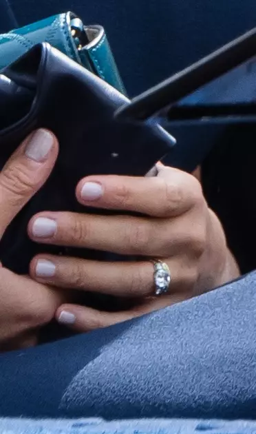 Кольцо с бриллиантами означает вечную любовь