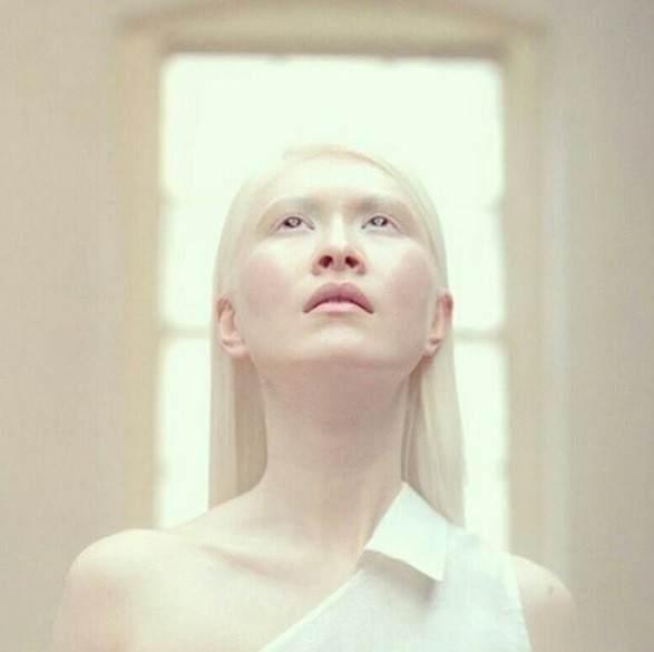 Китайская модель-альбинос Конни Чиу | Фото: conniechiu.com