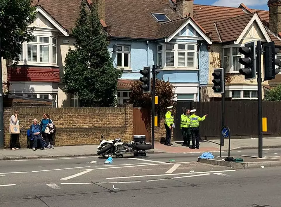 Место аварии на улице Лондона