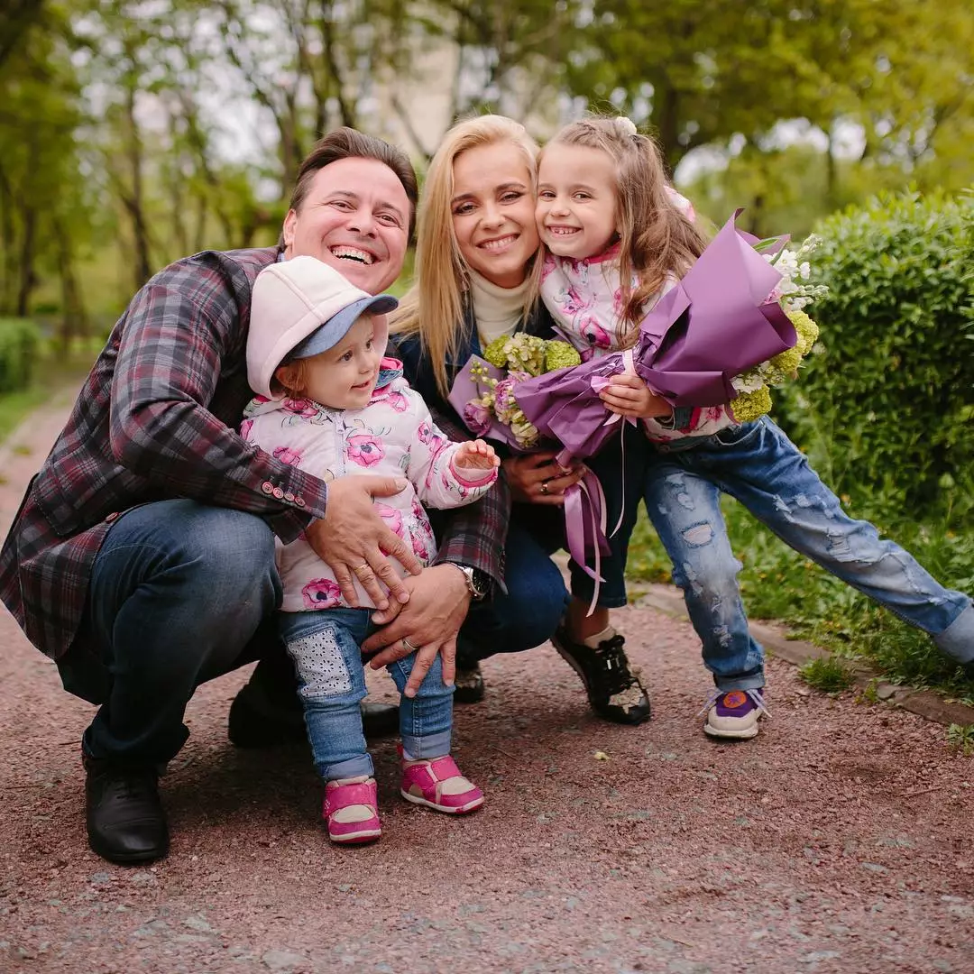 Лилия Ребрик с мужем и детьми