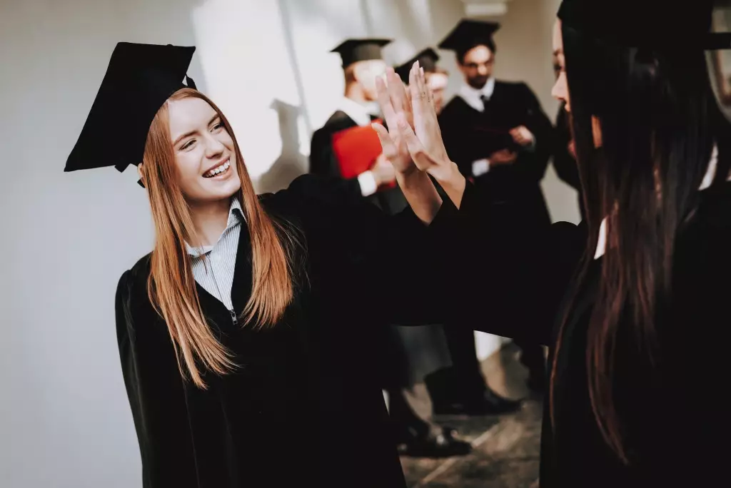 Випускний 2019: найкращі привітання для випускників
