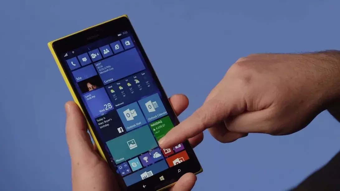 Windows Phone не смогла составить достойную конкуренцию Android и iOS, и проект был закрыт в 2015 году