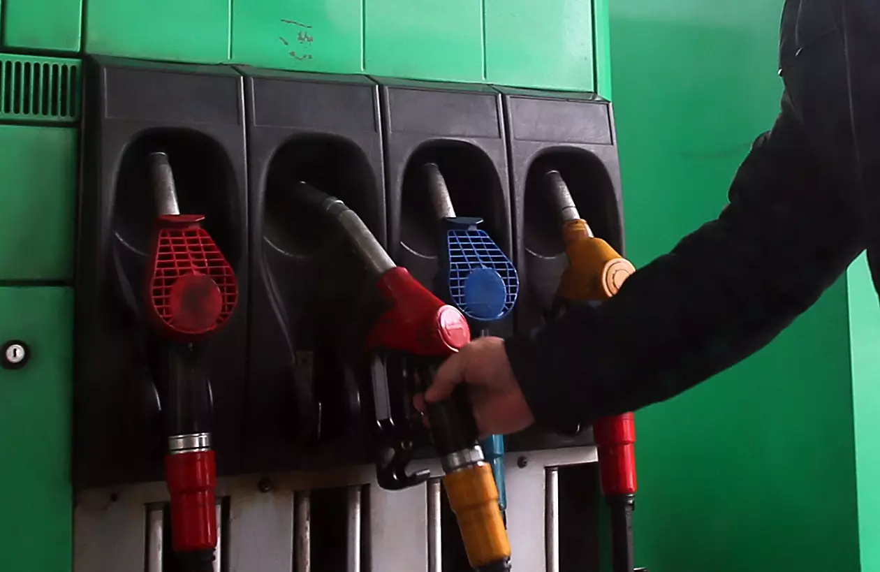 Цена бензина на разных АЗС может серьезно отличаться