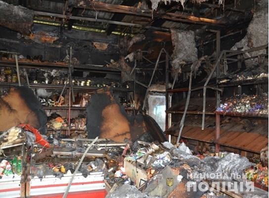 Под Киевом сожгли магазин, принадлежащий депутату областного совета | Фото: Нацполиция