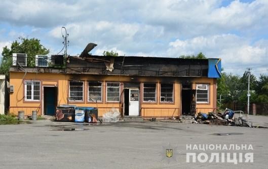Под Киевом сожгли магазин, принадлежащий депутату областного совета | Фото: Нацполиция