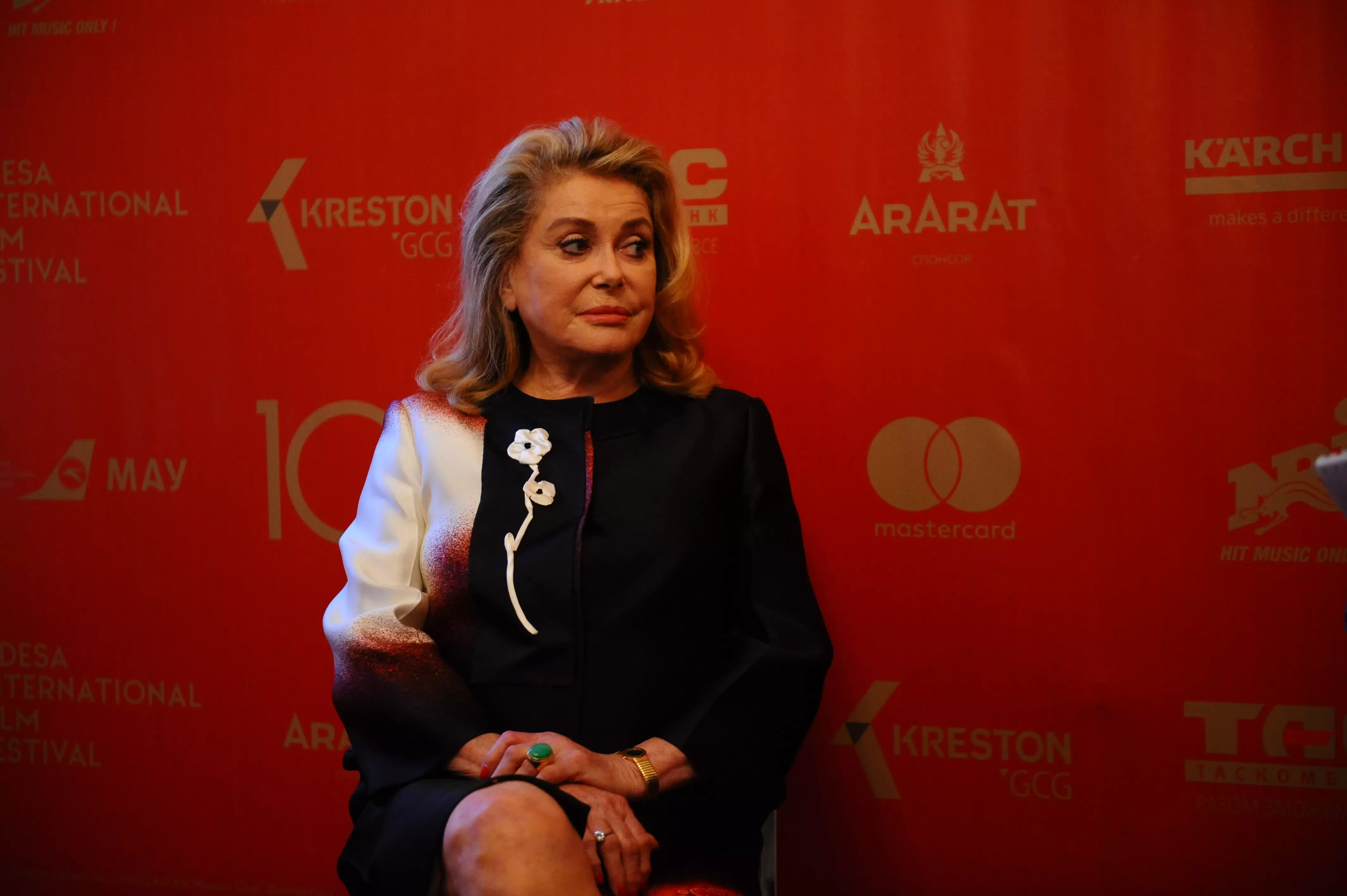 Катрин Денев на встрече с журналистами в Одессе на ОМКФ 2019