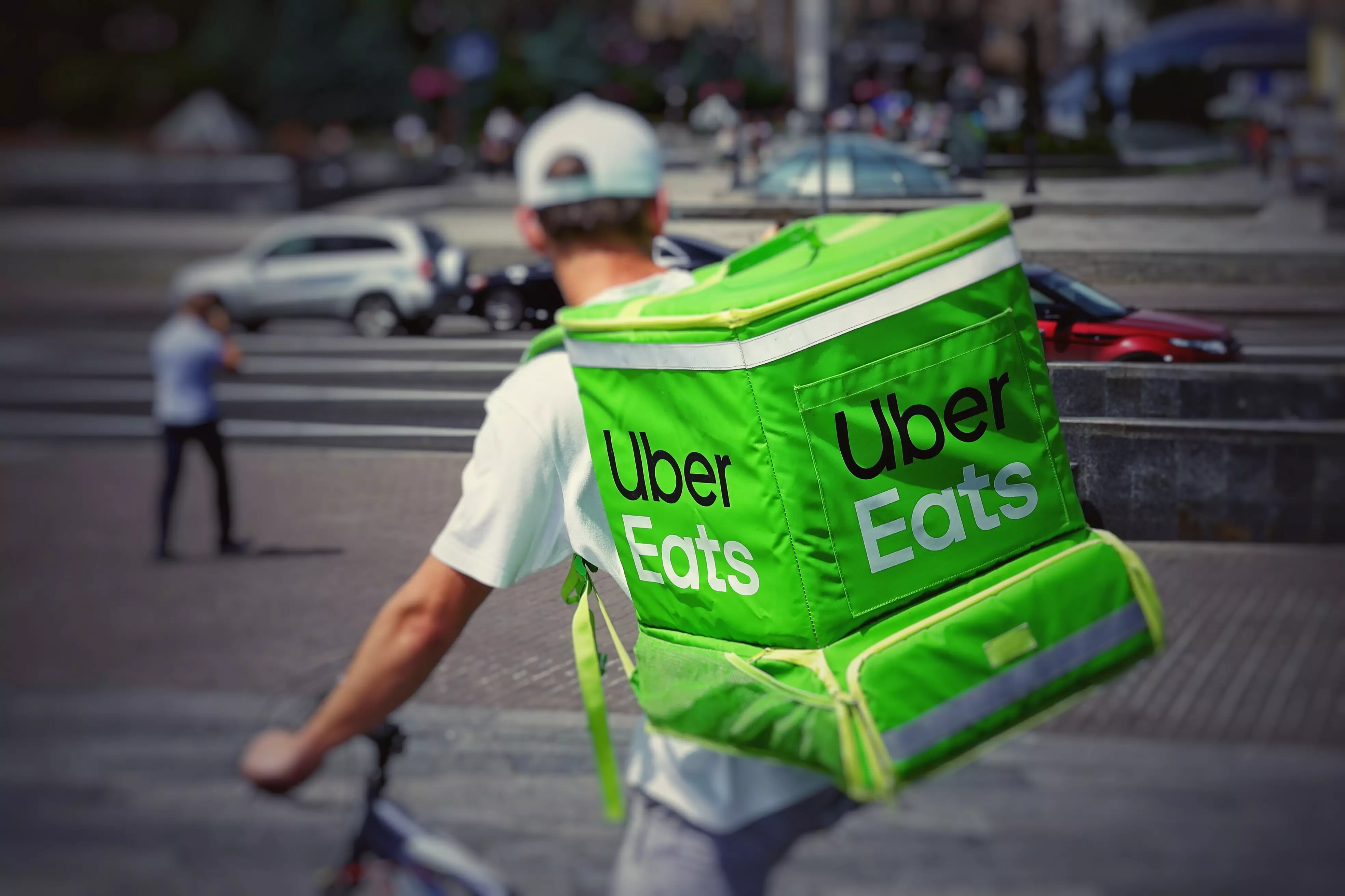 Uber Eats можно будет вызывать бесплатно ежедневно