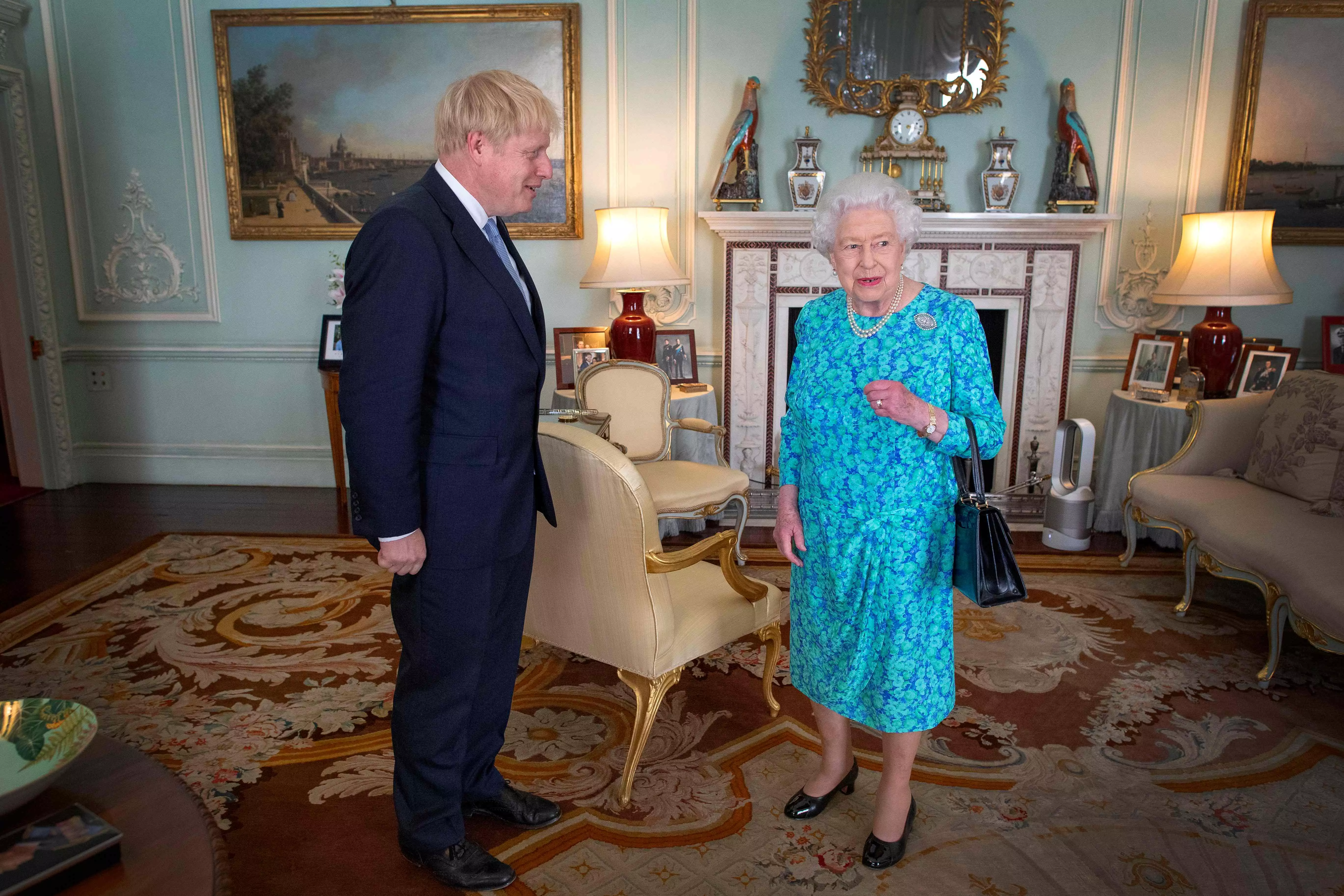 Елизавета II с премьер-министром Борисом Джонсоном