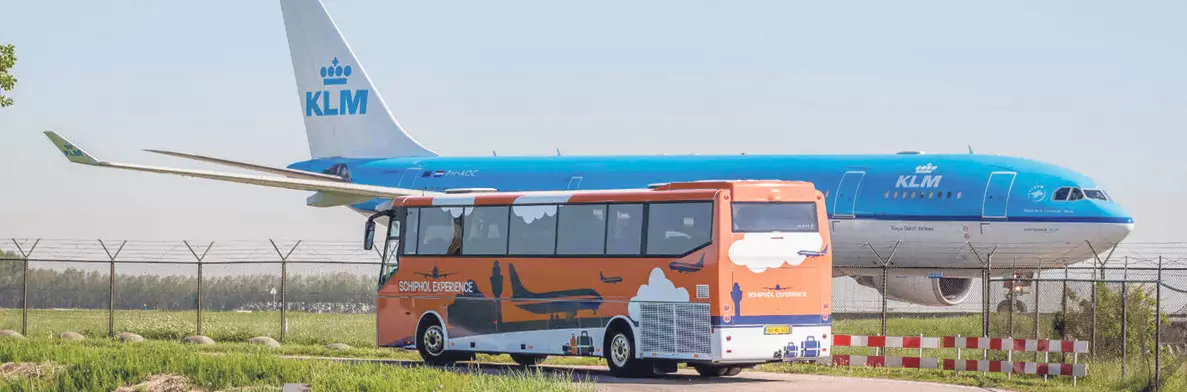 Скипхол. По одной из самых больших воздушных гаваней Европы можно проехаться на экскурсионном автобусе. Фото: Amsterdam Airport Schiphol
