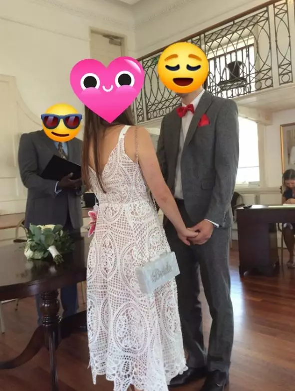Невесту высмеяли из-за свадебного платья