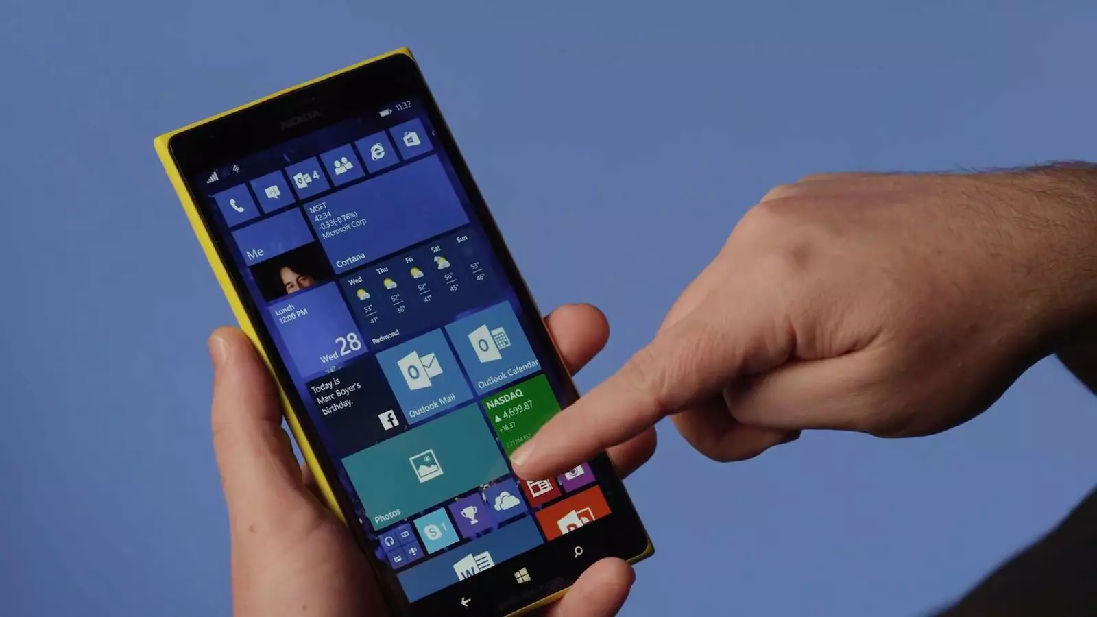 Плиточный дизайн Windows Phone многим очень не понравился, а сама ОС не могла предоставить никаких интересных инноваций