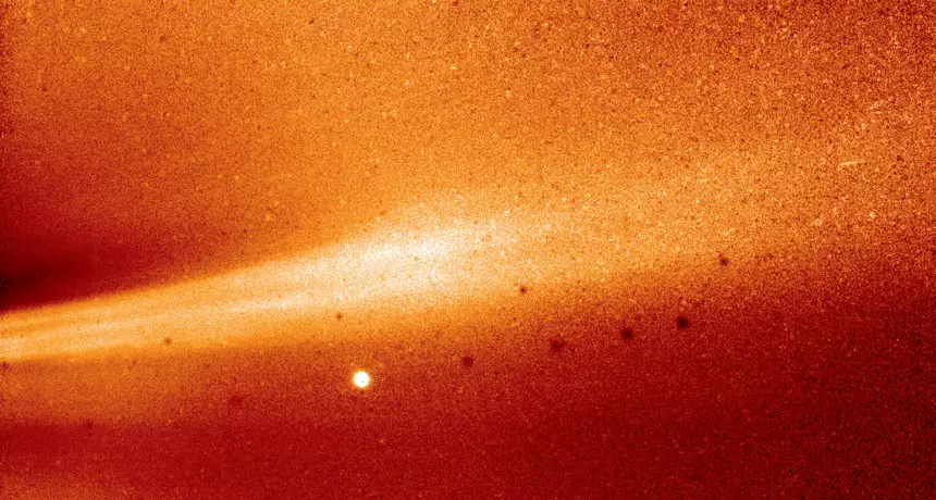 Солнечная корона, сквозь которую пролетел зонд "Паркер", захватив немного частиц для исследований
