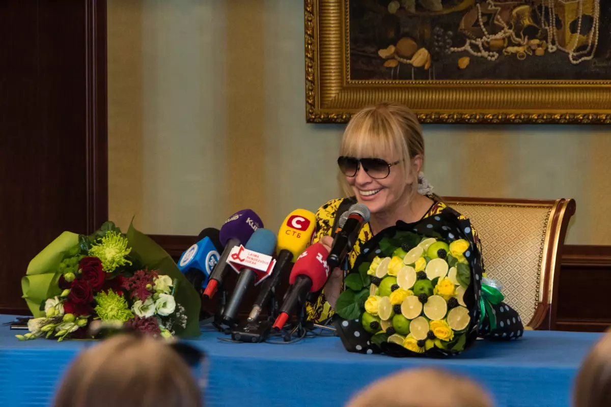 Певица Лайма Вайкуле на пресс-конференции в Киеве