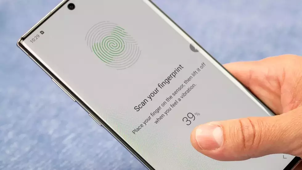 Сканер відбитків пальців в Note 10 вбудований в екрані