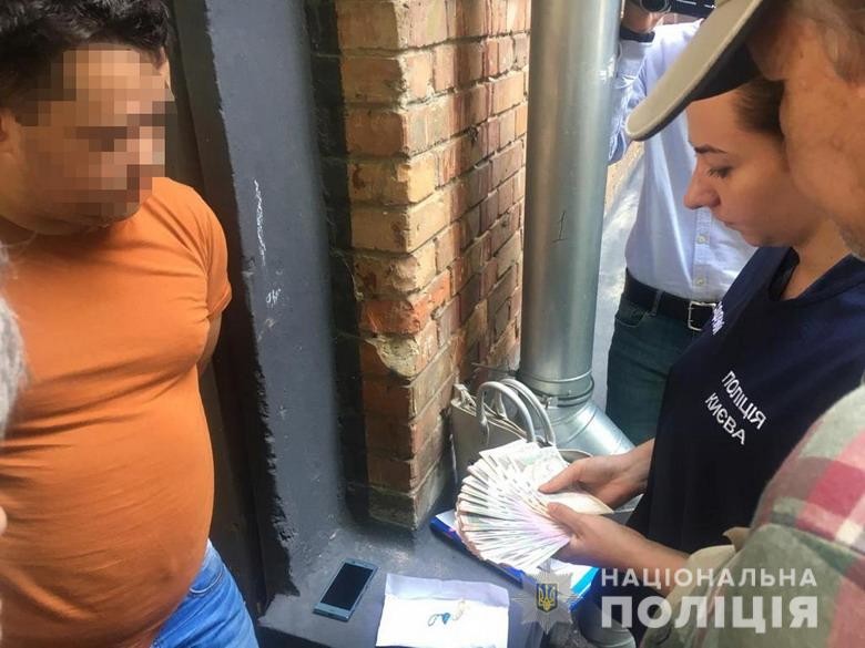 В Киеве работника «Киевгаза» поймали на взятке