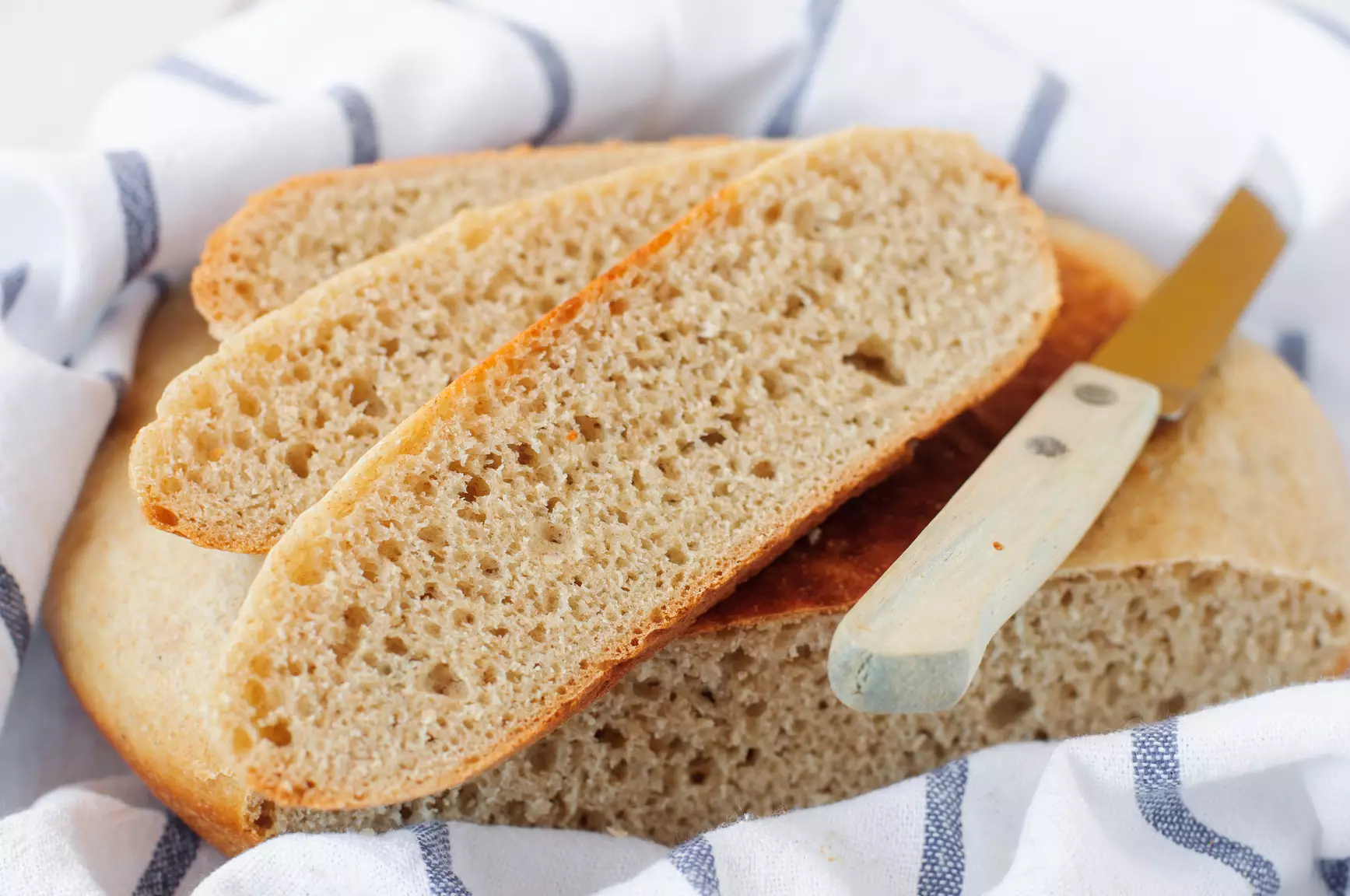 Хлеб желательно хранить в ткани