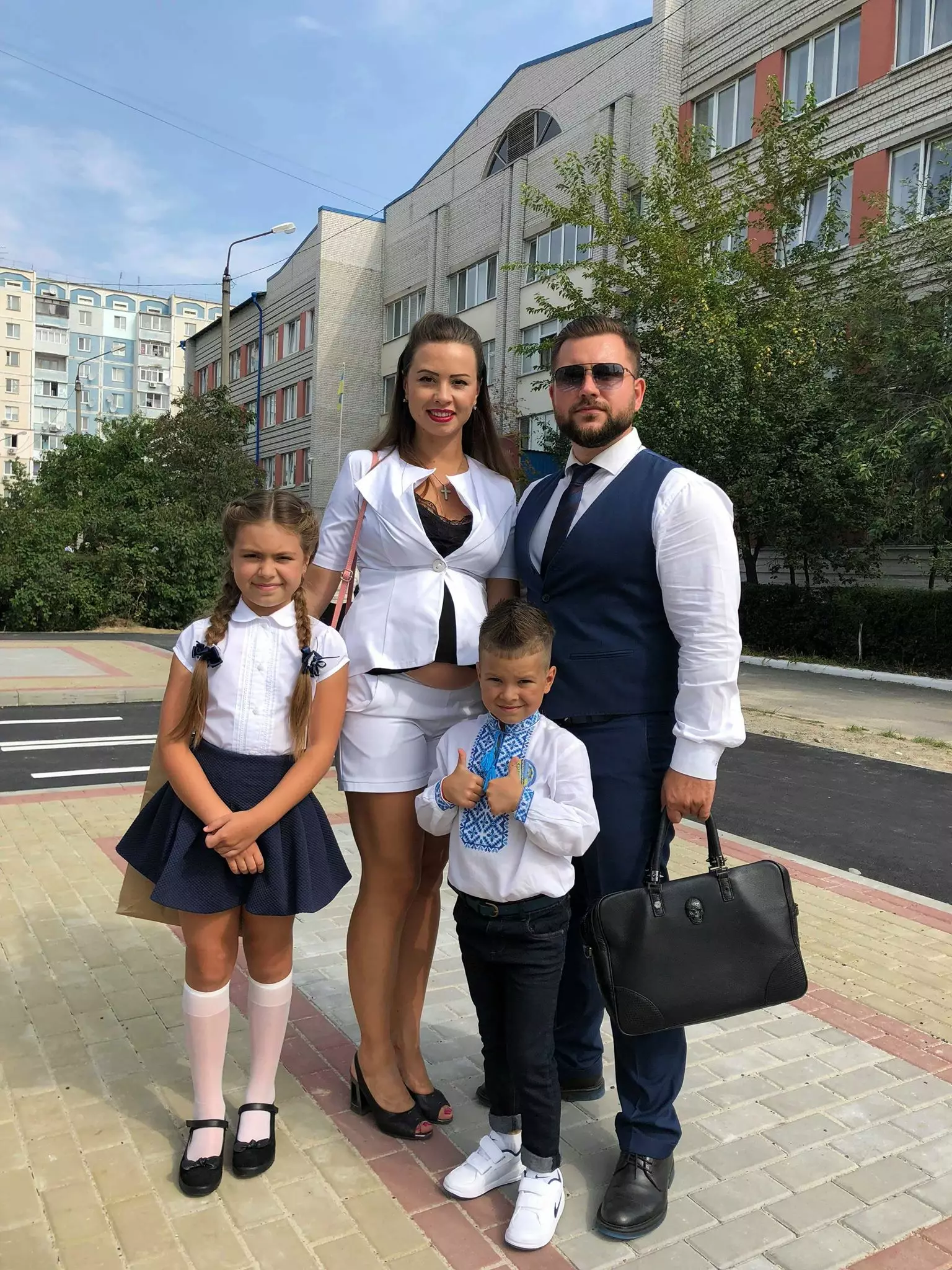 Телеведущий Ярослав Куц с женой и детьми