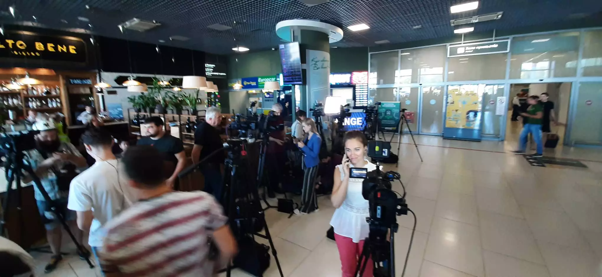 Журналисты в аэропорту "Киев"