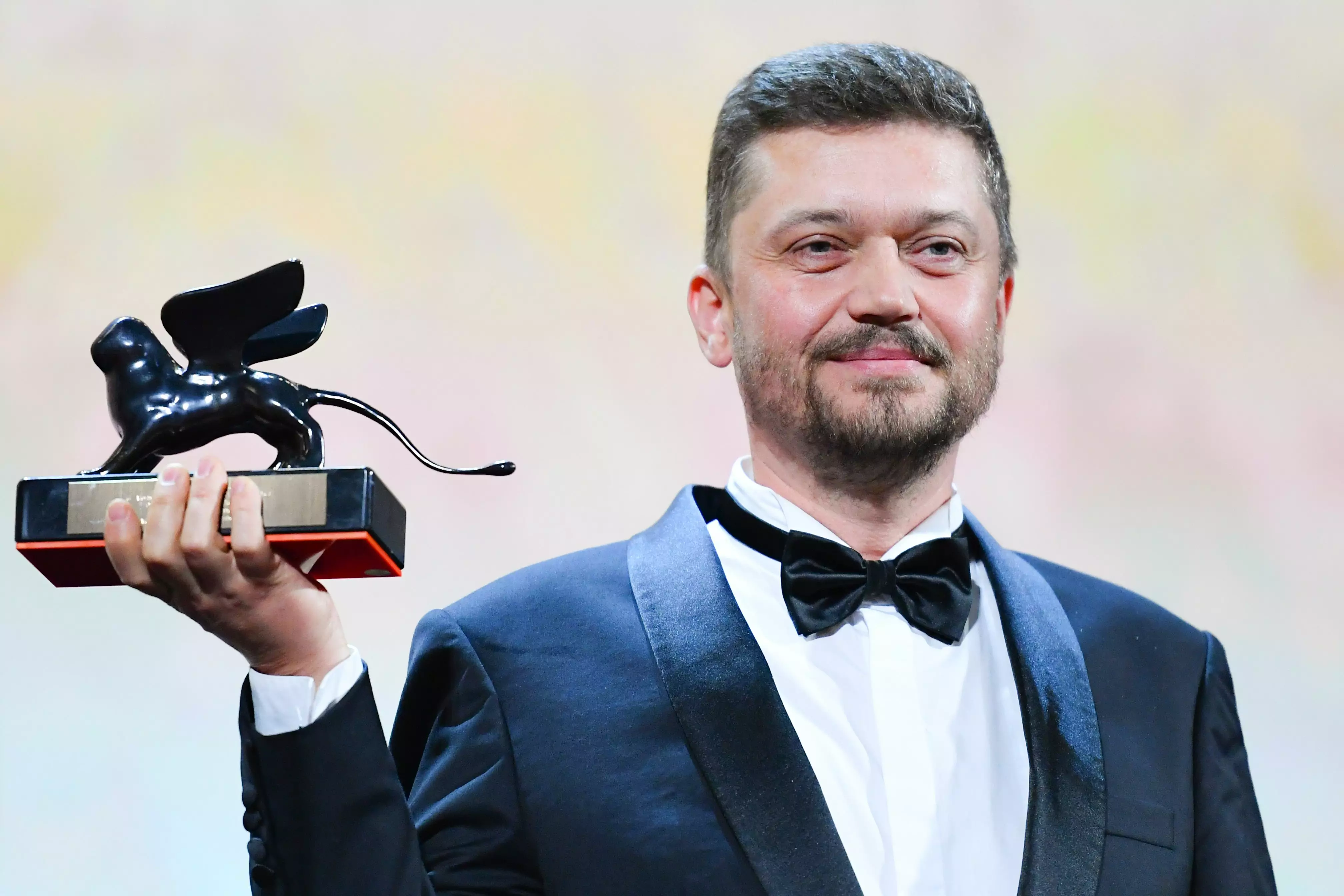 Валентин Васянович получил награду Венецианского кинофестиваля за фильм "Атлантида"