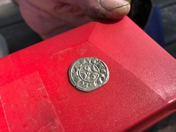 Французский фермер нашел 14 тысяч монет | Фото: francebleu.fr