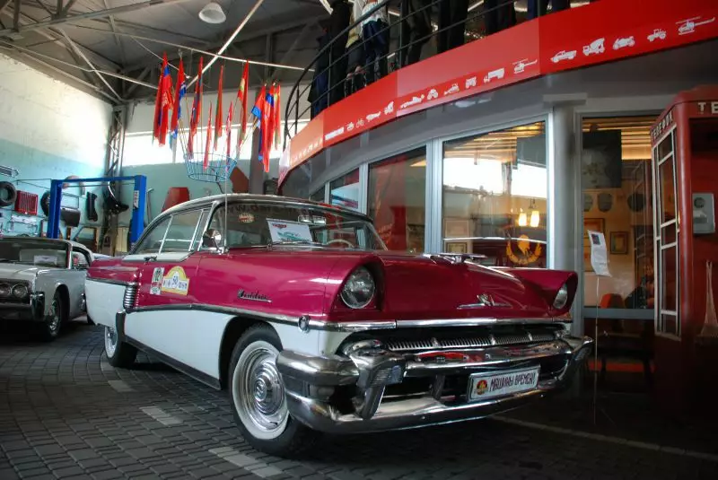 В экспозиции музея более 50-ти единиц автомобилей и мотоциклов