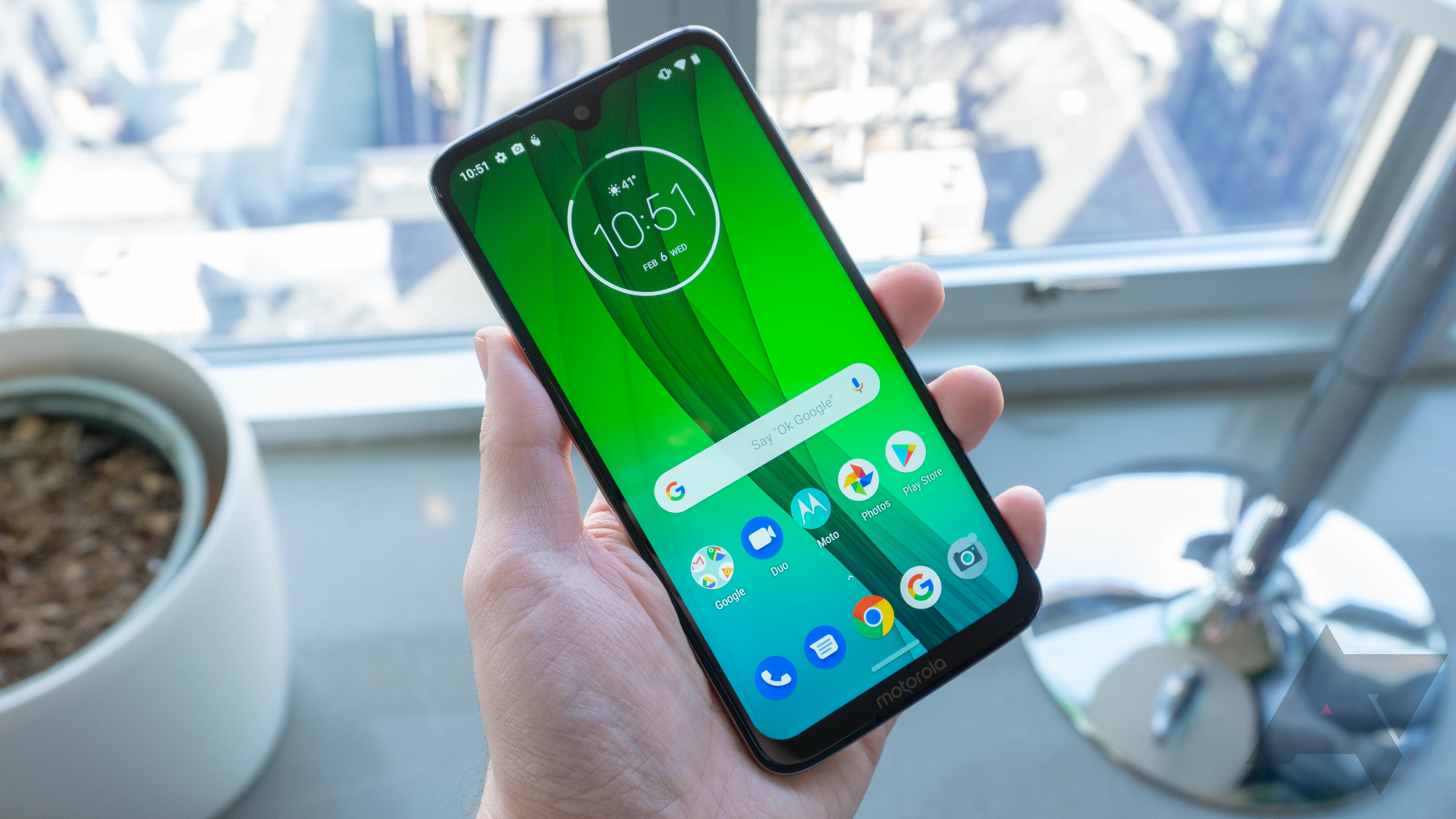 Смартфон яркость. Moto g7 Play. Motorola j7 характеристики. GCAM for HTC u11. Разрешение экрана Moto g8.