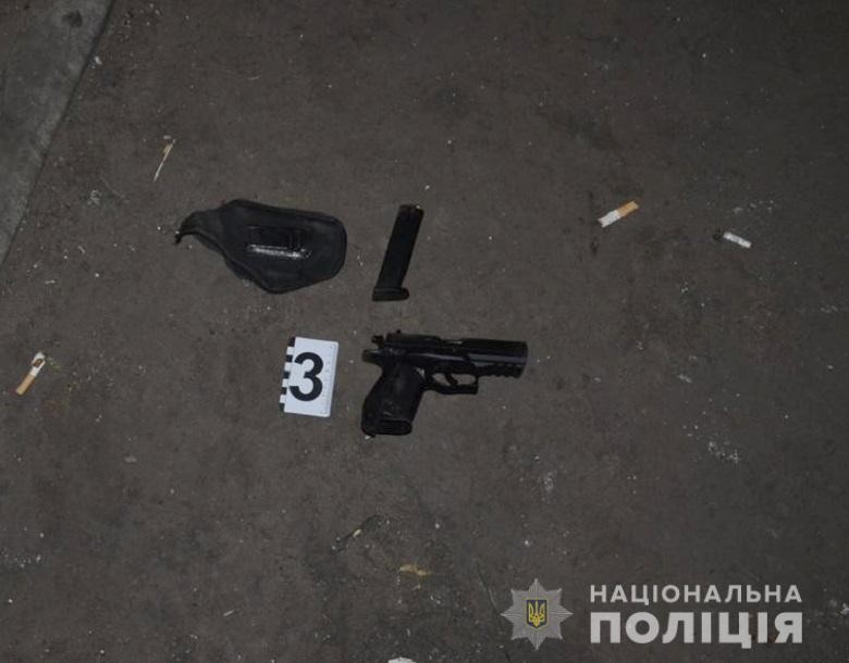 В Киеве полицейского избили из-за просьбы не шуметь