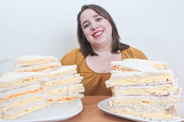 Эйприл Гриффитс есть только хлеб с сыром | Фото: catersnews
