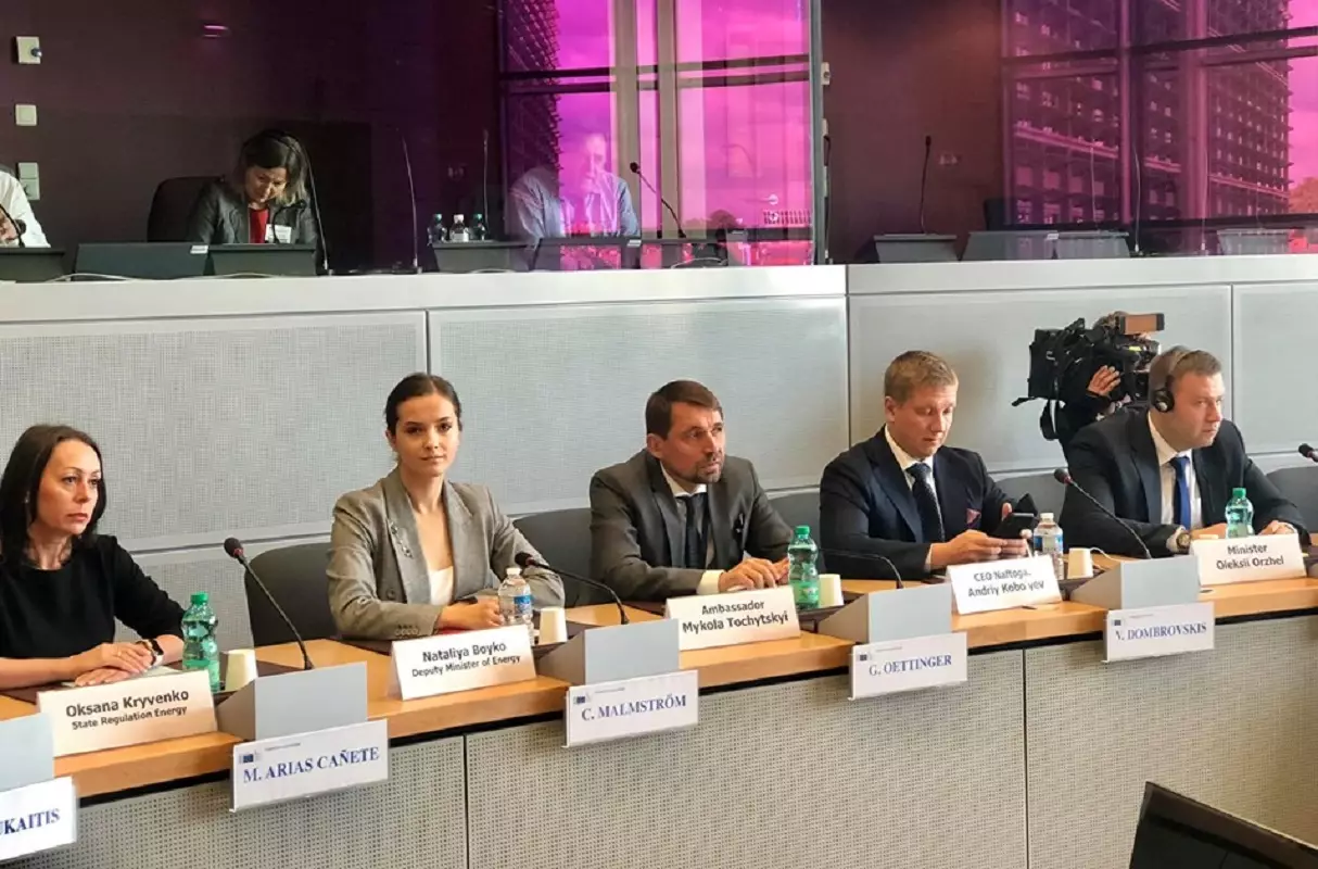 Алексей Оржель (первый справа), Андрей Коболев (второй справа) на трехсторонних переговорах 19 сентября 2019 года. Фото: Представительство Украины в ЕС